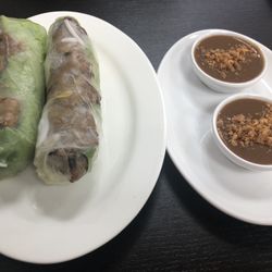 Lemongrass pork fresh rolls