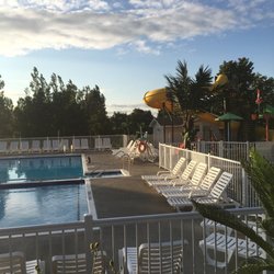 Camping Des Aulnaies - The pool area has water slides