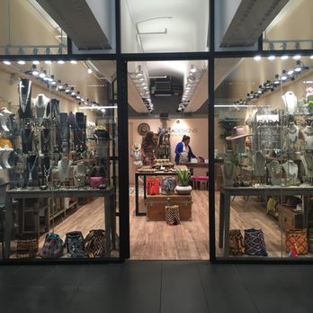 Turnstyle Underground Market - Sara Designs. Handbags and jewelry. - Shopping Centers Near Me - New York, New York