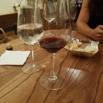 Lynfred Winery - Wineries Near Me - Roselle, Illinois