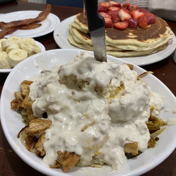Southern Belle's - GIANT FOOD! - New American Near Me - Plainfield, Illinois