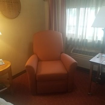 Adelaide Inn - Comfy recliner. - Hotels Near Me - Paso Robles, California Adelaide Inn - Comfy recliner. - Hotels Near Me - Paso Robles, California
