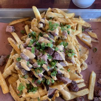 Smokehouse 41 - Spicy frites with tri tip. - Barbeque Near Me - Oakhurst, California