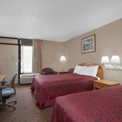 Days Inn by Wyndham Perryville - Guest room