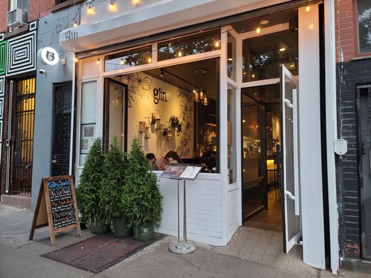 Glin Thai Bistro by null