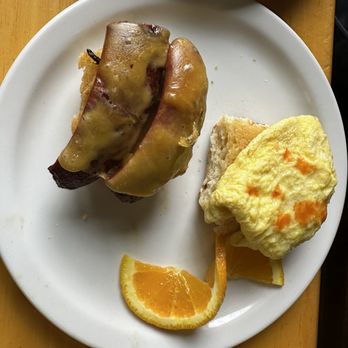 Rocky's Cafe - Breakfast sandwich with reindeer sausage - American Near Me - Kasilof, Alaska Rocky's Cafe - Breakfast sandwich with reindeer sausage - American Near Me - Kasilof, Alaska