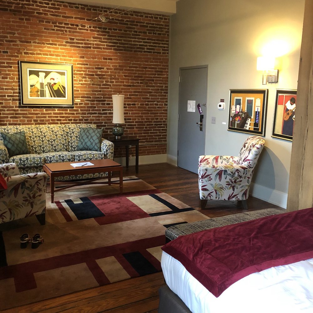 Lancaster Arts Hotel - Amazing sitting area - Hotels Near Me - Lancaster, Pennsylvania