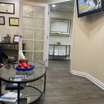 Alfred Penhaskashi, DDS - Front office, waiting room - Periodontists Near Me - Encino, California Alfred Penhaskashi, DDS - Front office, waiting room - Periodontists Near Me - Encino, California