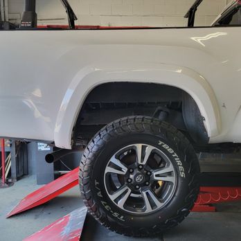Cali Auto Collision - Proceso de levantamiento - Body Shops Near Me - Pamorama City, California Cali Auto Collision - Proceso de levantamiento - Body Shops Near Me - Pamorama City, California