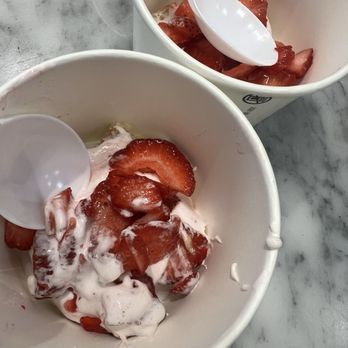 Yummy Treats - Strawberry Pizza - Desserts Near Me - Portland, Oregon Yummy Treats - Strawberry Pizza - Desserts Near Me - Portland, Oregon