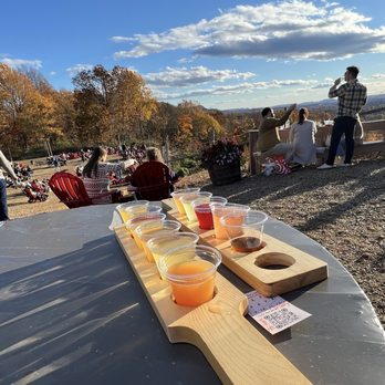 Long View Ciderhouse - Cider Flight - Cideries Near Me - Southington, Connecticut Long View Ciderhouse - Cider Flight - Cideries Near Me - Southington, Connecticut