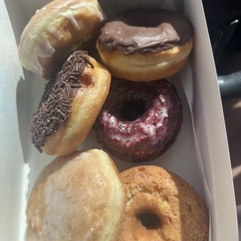 Dixie Hwy Donuts - Half 1/2 Dozen Assorted Specialty Donuts - Donuts Near Me - West Palm Beach, Florida