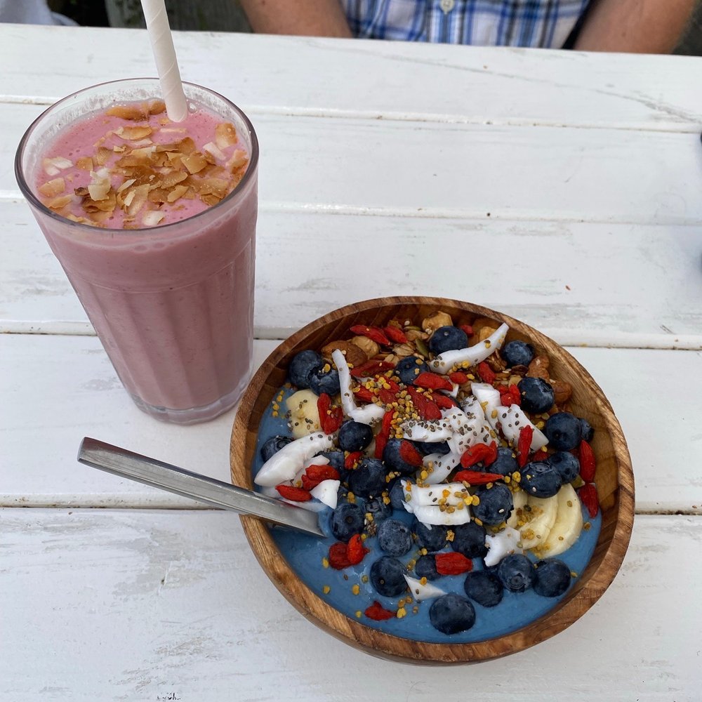 Great White - Blue Smoothie Bowl and smoothie - Cafes Near Me - Los Angeles, California Great White - Blue Smoothie Bowl and smoothie - Cafes Near Me - Los Angeles, California