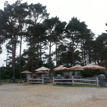 The Beach Plum - Seating - Ice Cream & Frozen Yogurt Near Me - North Hampton, New Hampshire