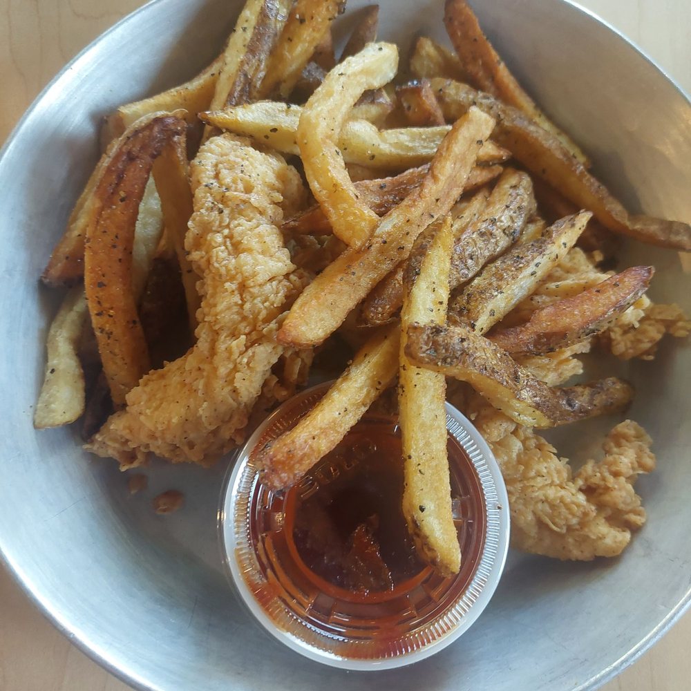 R P Tracks - Chicken and chips with bbq sauce. - American Near Me - Memphis, Tennessee R P Tracks - Chicken and chips with bbq sauce. - American Near Me - Memphis, Tennessee