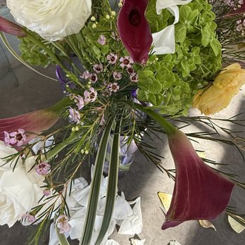 Flonet - The arrangement, less than 24 hours later. - Floral Designers Near Me - Los Angeles, California Flonet - The arrangement, less than 24 hours later. - Floral Designers Near Me - Los Angeles, California