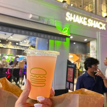 Shake Shack Leicester Square - Burgers Near Me - London, XGL Shake Shack Leicester Square - Burgers Near Me - London, XGL