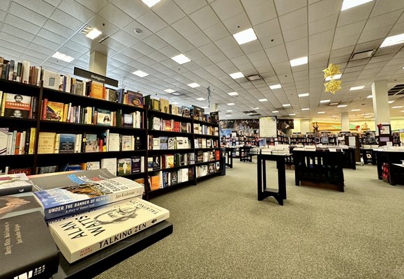 Barnes & Noble by null