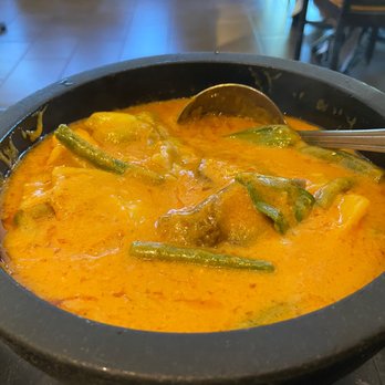 Max's Restaurant - Milpitas - Kare-Kare has plenty of oxtail but just ok flavor (4/5) - Filipino Near Me - Milpitas, California