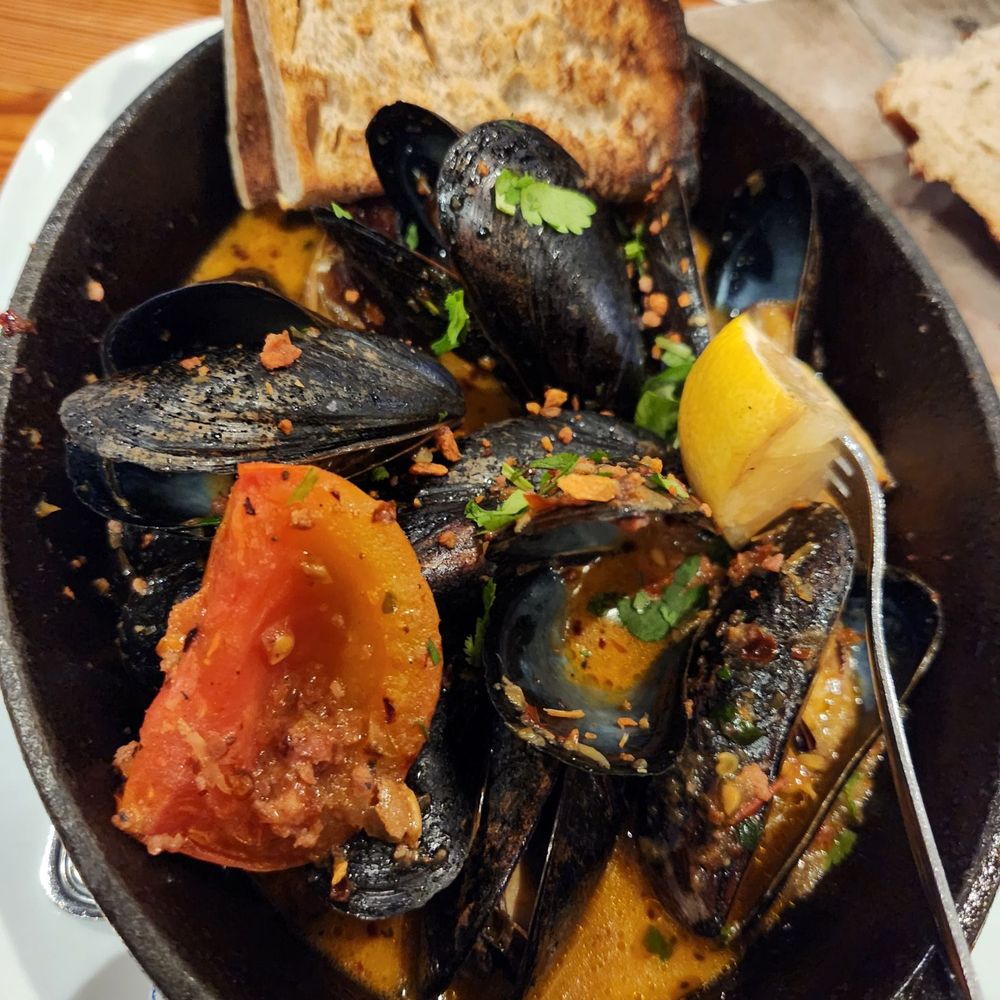 Salt Traders Zilker - Steamed Mussels $10.00 (happy hour) - Seafood Near Me - Austin, Texas
