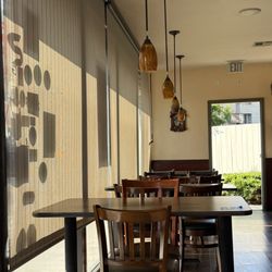 Tandoori House - Indian Restaurant & Catering Services - Dining area