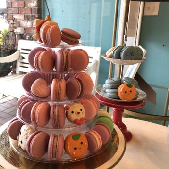 Ohh Macarons - Window display - Desserts Near Me - Bothell, Washington