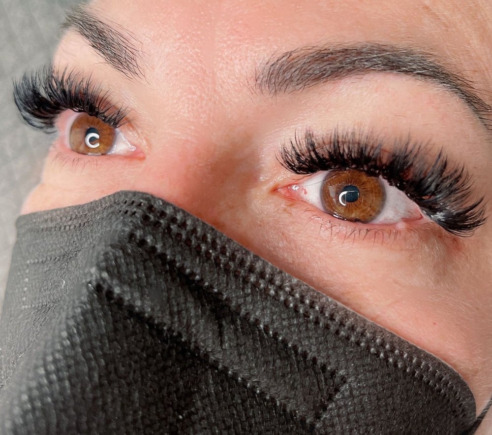 Tootsie Lash Studio Logo