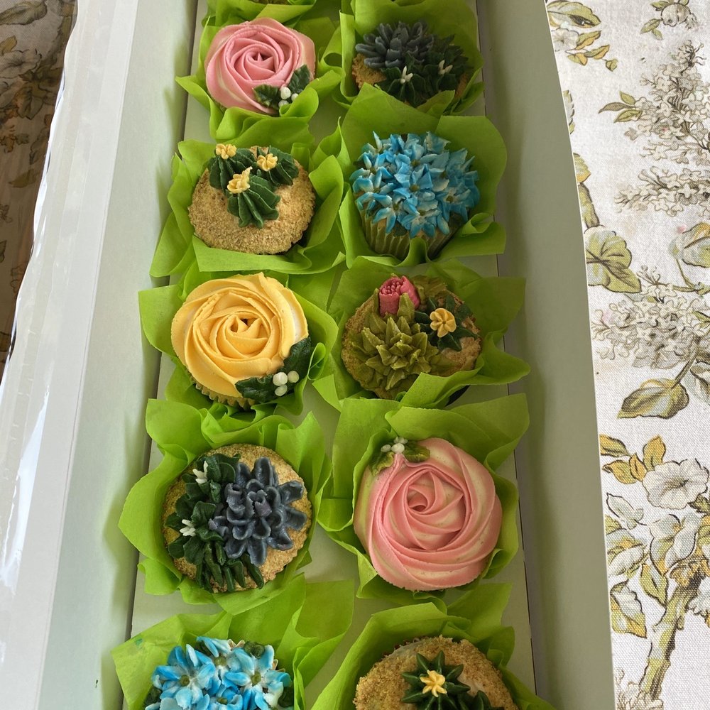 Calabasas Cupcake Bouquets - 12 custom flower cupcakes - Cupcakes Near Me