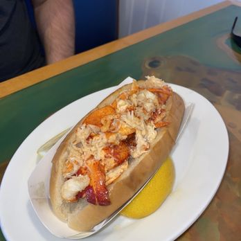 The Sandpiper Restaurant - Lobster roll - Seafood Near Me - East Haven, Connecticut The Sandpiper Restaurant - Lobster roll - Seafood Near Me - East Haven, Connecticut