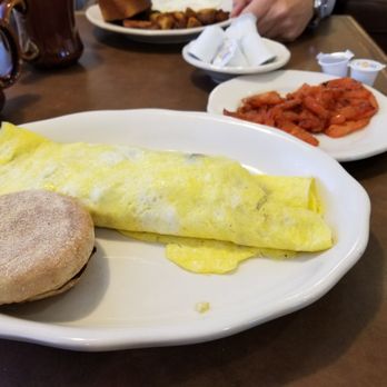 Binghams - omelette with grilled tomatoes - Seafood Near Me - Kingsley, Pennsylvania