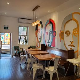 Café Parade② Beans and Bling at Paradeco Coffee Roasters in St. Petersburg