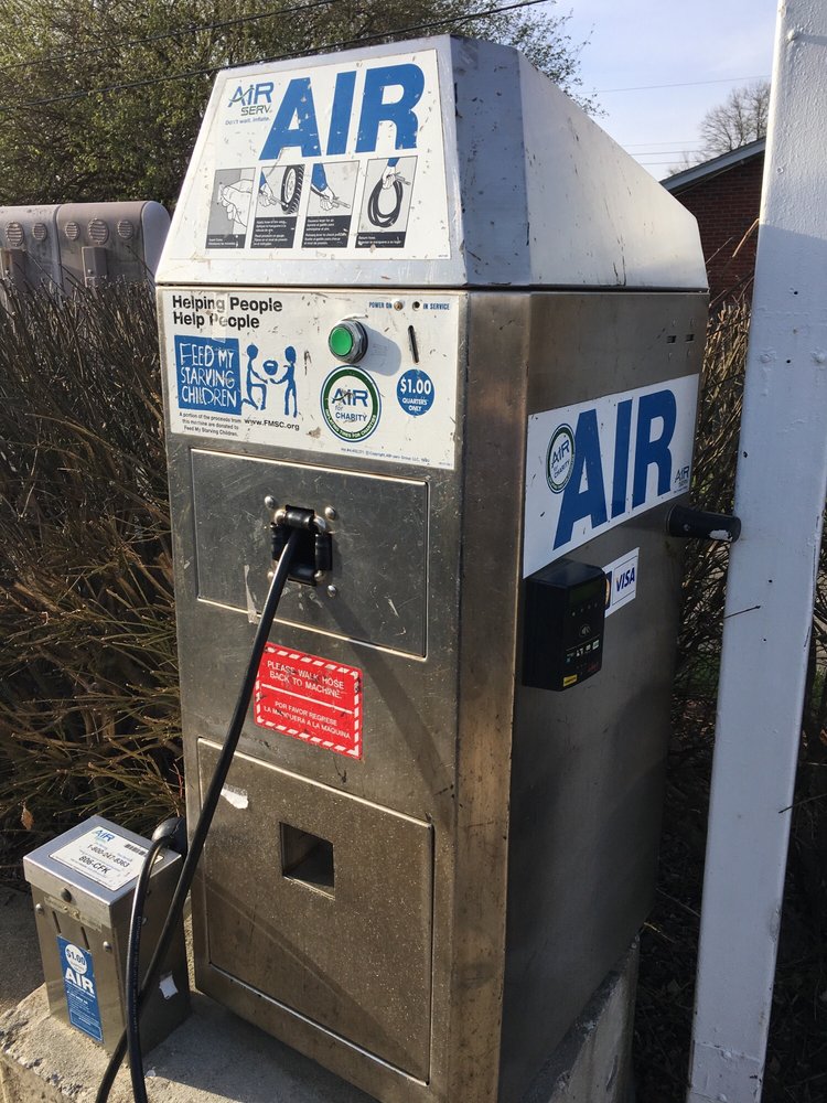 THORNTONS Updated September 2024 524 Lexington Rd, Versailles