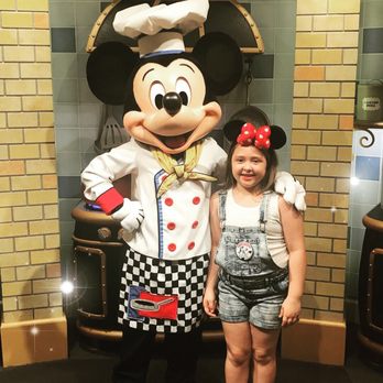 Goofy's Kitchen - American Near Me - Anaheim, California