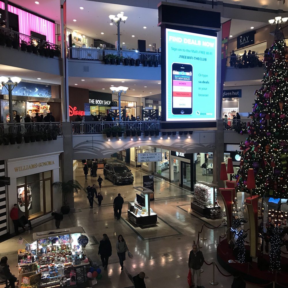 Bridgewater Commons - Another angle of the center court. - Shopping Centers Near Me - Bridgewater, New Jersey