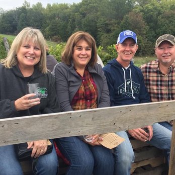 Jowler Creek Vineyard & Winery - Wine Tasting Room Near Me - Platte City, Missouri