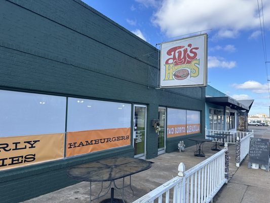 Ty's Hamburgers by null