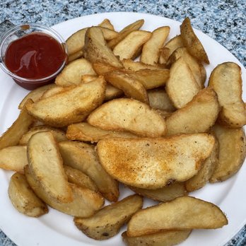 The Leaside Pub - Fried potatoes - Gastropubs Near Me - East York, Ontario The Leaside Pub - Fried potatoes - Gastropubs Near Me - East York, Ontario