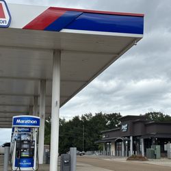 Kangaroo Crossing - Store and pumps