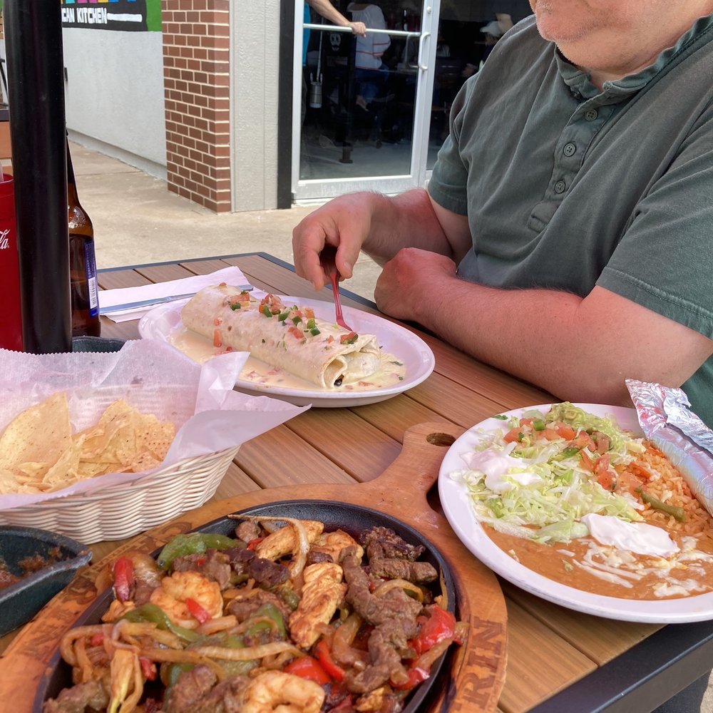 El Catrin - Fajita Tres Amigos and Burrito - Mexican Near Me - St. Louis, Missouri El Catrin - Fajita Tres Amigos and Burrito - Mexican Near Me - St. Louis, Missouri