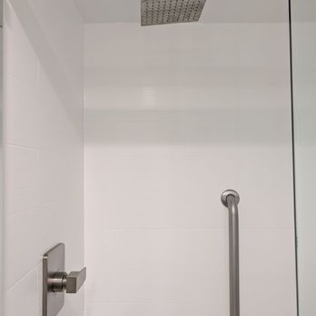 Four Points by Sheraton - Rain showerhead - Hotels Near Me - Fayetteville, North Carolina Four Points by Sheraton - Rain showerhead - Hotels Near Me - Fayetteville, North Carolina