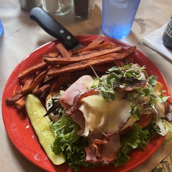 Delaney's Hole in the Wall - The farmers grill sandwich - American Near Me - North Conway, New Hampshire