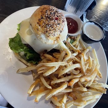 Local Goat - Billy Burger* - New American Near Me - Pigeon Forge, Tennessee