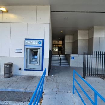 Chase Bank - Entrance - Banks & Credit Unions Near Me - Miami Beach, Florida