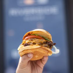 Riverside Burger - Double Cheeseburger