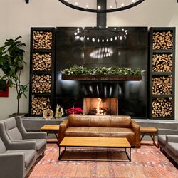 Fiorella's Event Space - Beautiful lobby