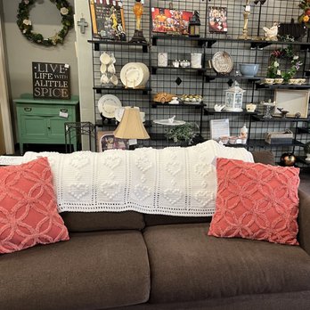 The Red Hat Thrift Store - Community Service/Non-Profit Near Me - Longview, Washington