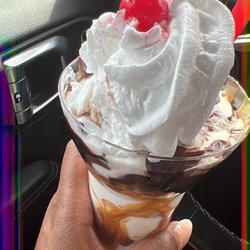 Dairy Freezzz Center Line - Turtle sundae