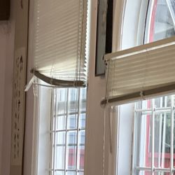 Beijing House - Broken blinds