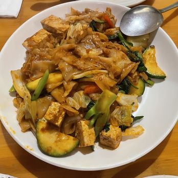 May Kaidee - Drunken noodle with tofu - Thai Near Me - New York, New York