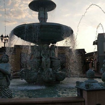 Peperoncino - Courtyard fountain - Italian Near Me - Orlando, Florida